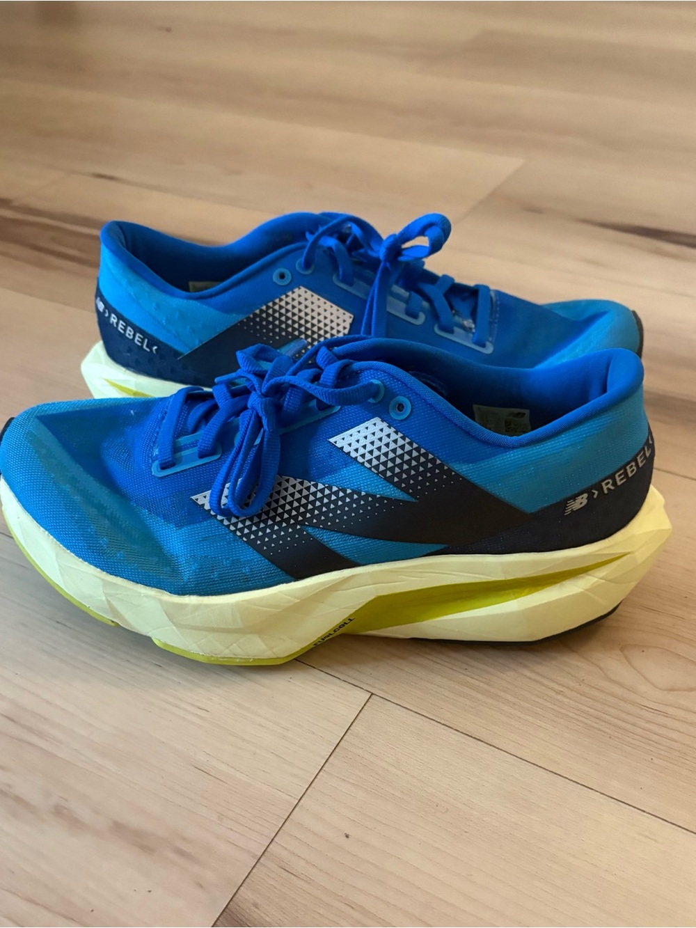 New Balance Women's FuelCell Rebel v4 Shoes Size 8.5